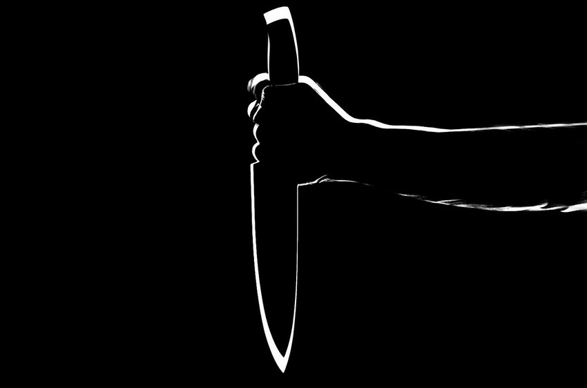 Мужчина порезал 31-летнюю женщину ножом на хуторе Шестикурганный в Бобровском районе