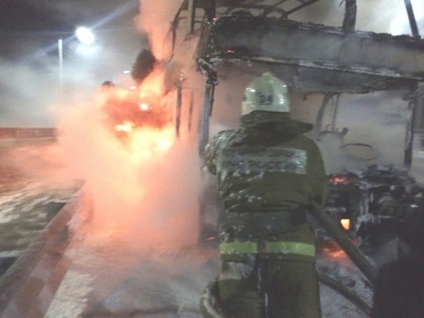 Пожар произошел на левом берегу в Воронеже в ночь на 21 января.