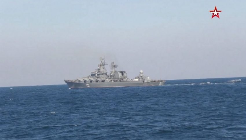 При буксировке во время шторма затонул крейсер «Москва»