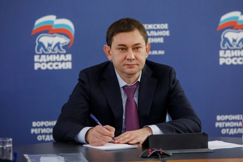 Владимир Нетёсов помог избирателям решить вопросы сферы жилищно-коммунального хозяйства
