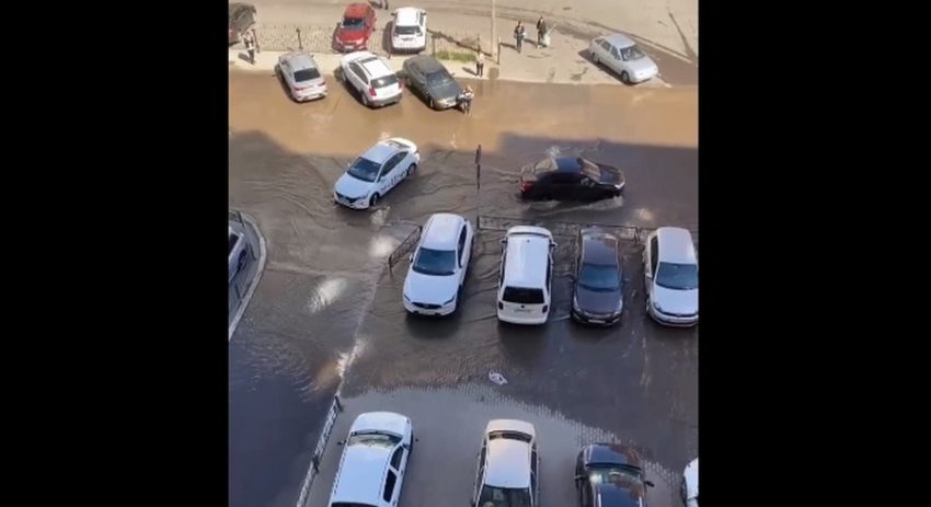 В Воронеже из-за коммунальной аварии затопило микрорайон