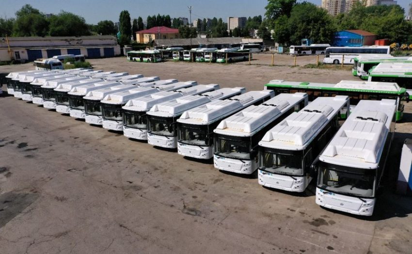 Мэр Воронежа проверил готовность к выпуску на линию новых автобусов 