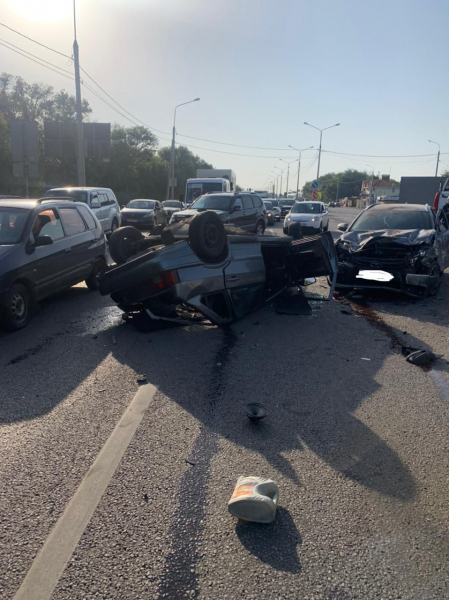 В Новоусманском районе, из-за столкновения 2-х отечественных авто, возникла большая пробка