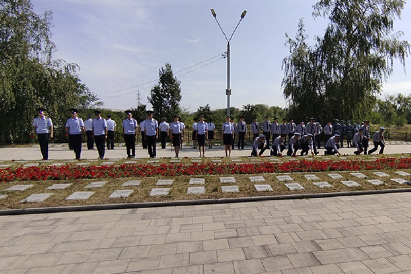 Памятный митинг посетили сотрудники воронежского управления конвоирования