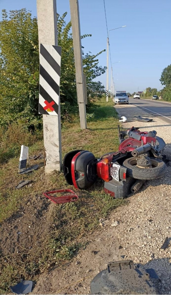 Под Воронежем погиб мотоциклист, врезавшийся в опору линии электропередач