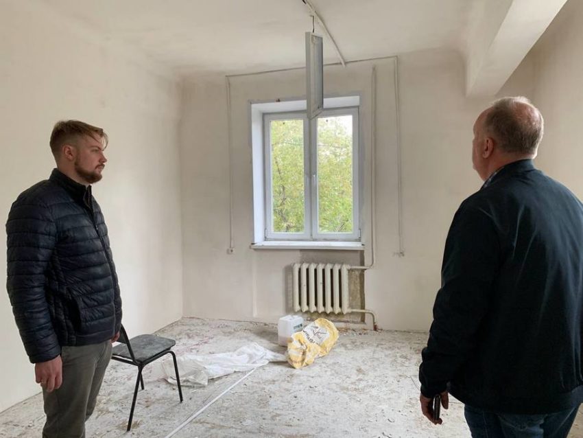 Активисты партии и Молодой гвардии Единой России провели мониторинг ремонта в общежитии медвуза