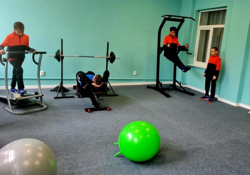 Единая Россия передала в воронежский детский дом спортивный инвентарь