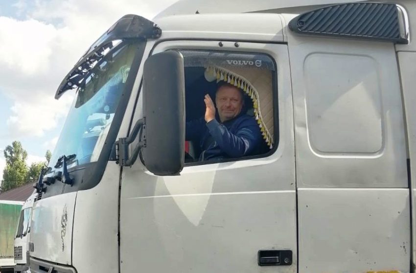 В Воронежской области водителя загоревшейся фуры с сеном наградили набором инструментов