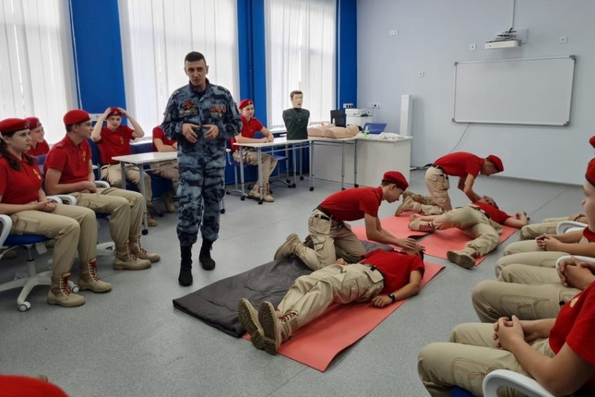 Единая Россия организовала для воронежских школьников урок по оказанию первой помощи