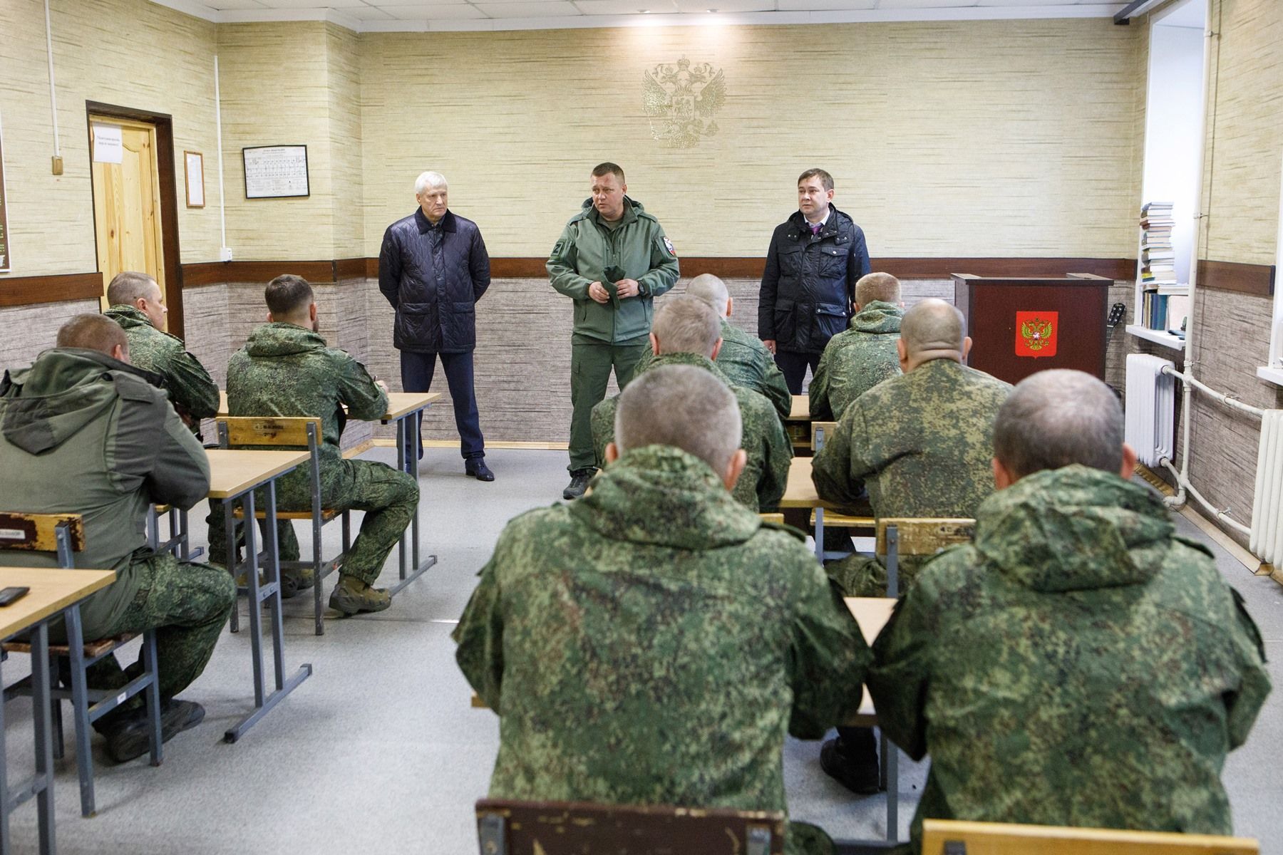 Владимир Нетёсов и Игорь Кастюкевич встретились с военнослужащими - ВестиПК  в Воронеже