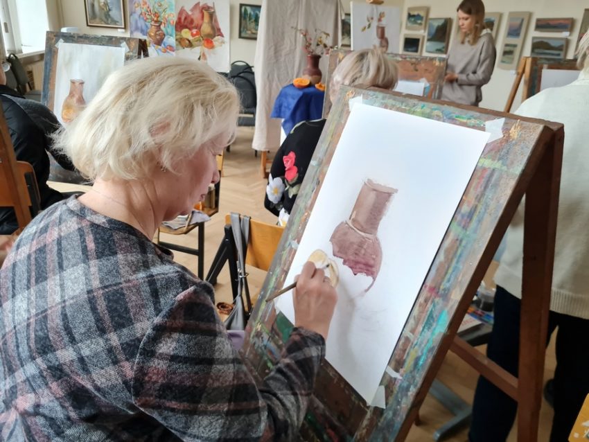 Единая Россия организовала для воронежских пенсионеров мастер-класс на базе художественного училища