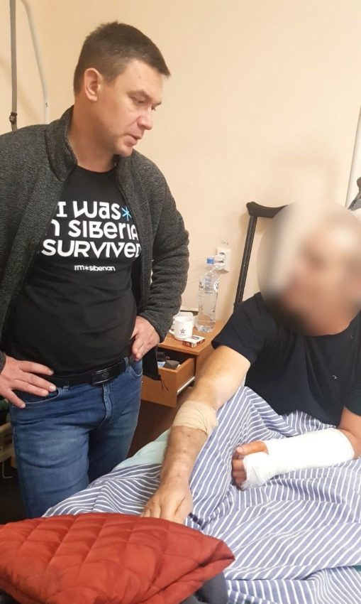 Раненного мобилизованного земляка посетил в госпитале глава воронежского района
