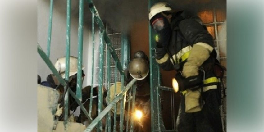 16 человек эвакуировали в Воронеже из загоревшейся многоэтажки
