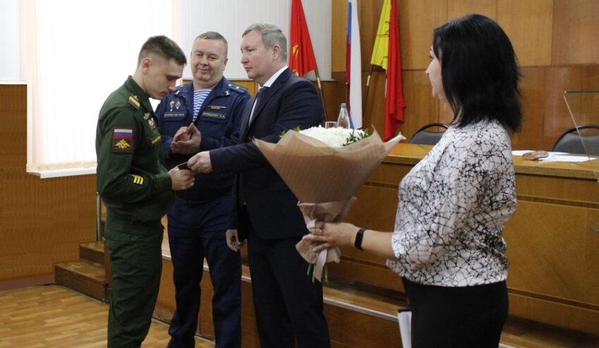 Медалью Суворова наградили воронежского танкиста