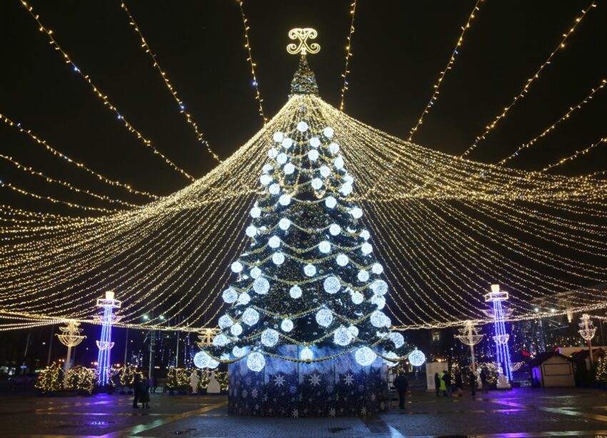 Площадь Ленина в Воронеже останется украшенной до 29 января