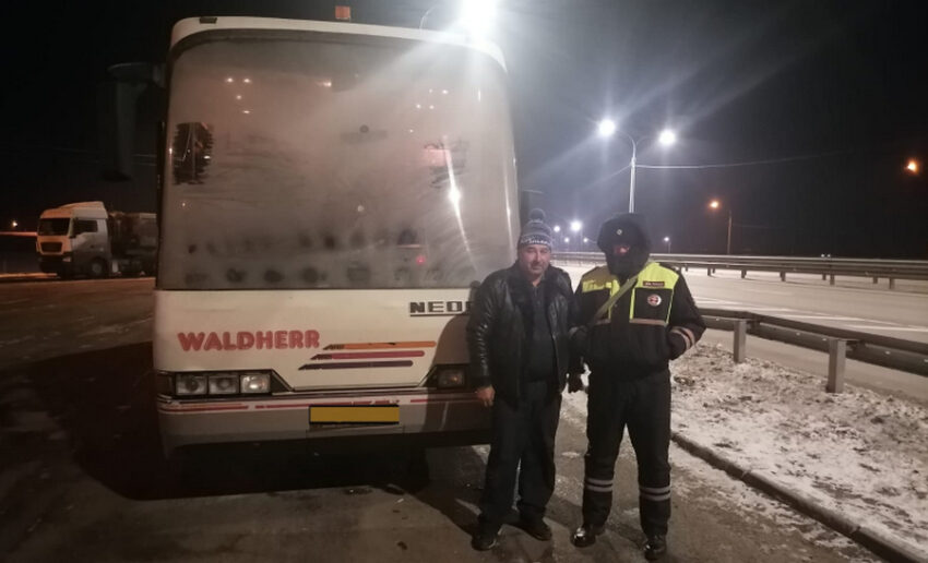 На воронежской трассе в сильный мороз застряли 3 автобуса со 166 пассажирами