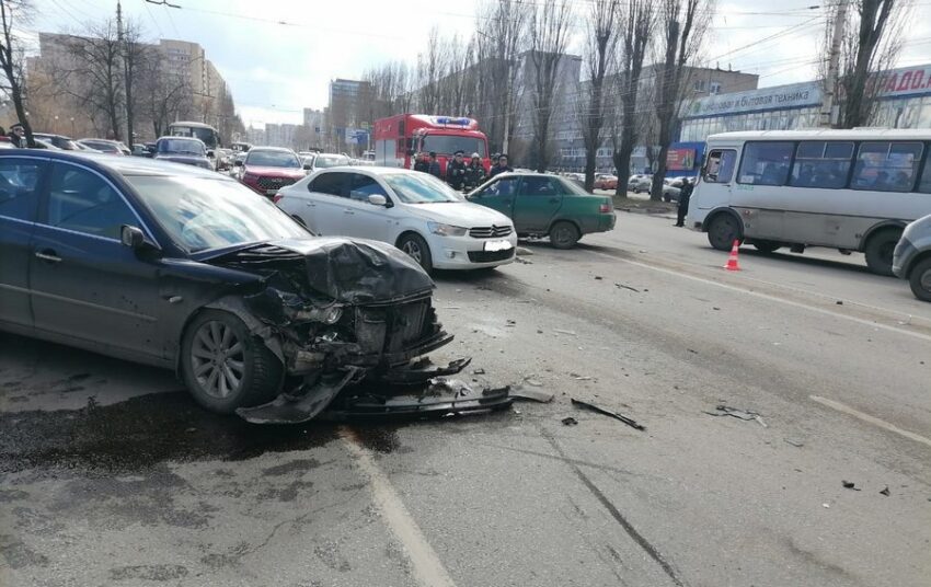 Серьезная пробка образовалась на левом берегу Воронежа из-за смертельной аварии