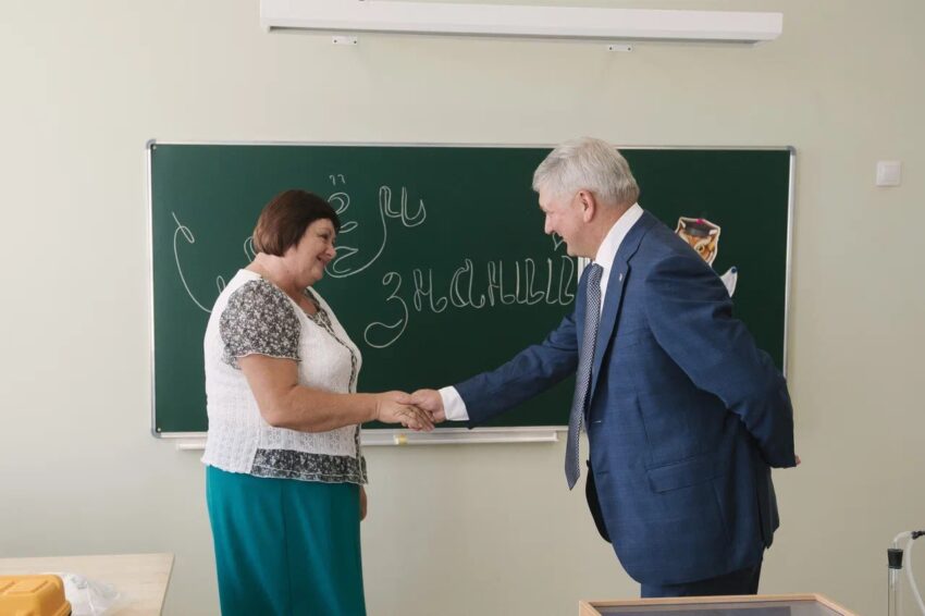30 воронежских учителей получит по 100 тысяч рублей премии