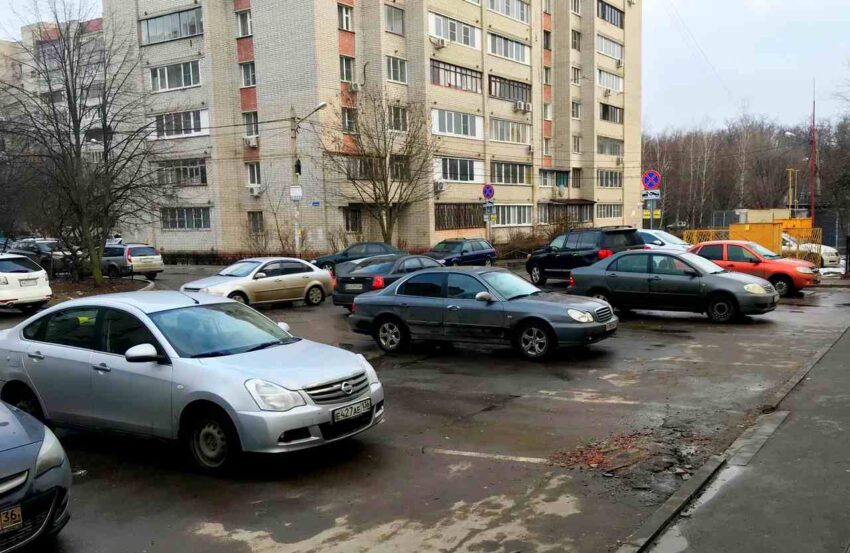 Автомобили с закрытыми номерами в Воронеже будут эвакуировать