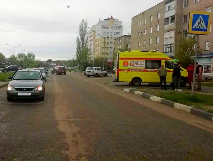 В Воронежской области Лада Приора сбила на переходе 14-летнюю девочку