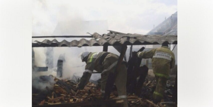 Возле бизнес-центра «Парламент» в Воронеже сгорел частный дом