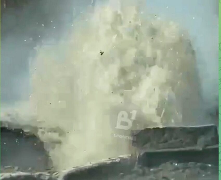 Огромный фонтан кипятка забил из-под земли в Воронеже