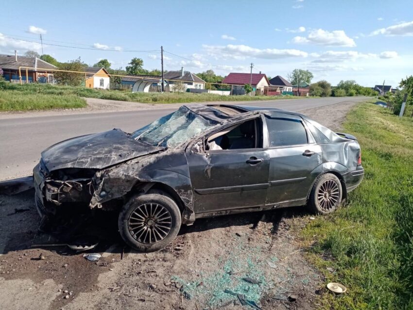 В Воронежской области в результате столкновения Лады Гранта и иномарки Форд Фокус пострадала 49-летня женщина