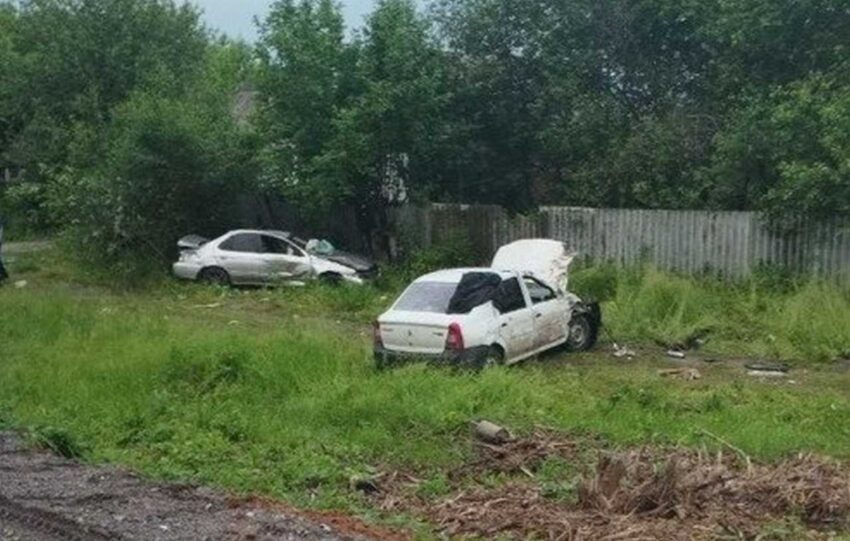 Водитель опрокинувшегося в кювет Ниссана погиб в Воронежской области