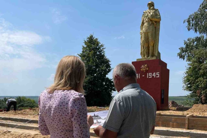 При содействии «Единой России» в Каменском районе ведется ремонт памятника погибшим войнам Великой Отечественной войны