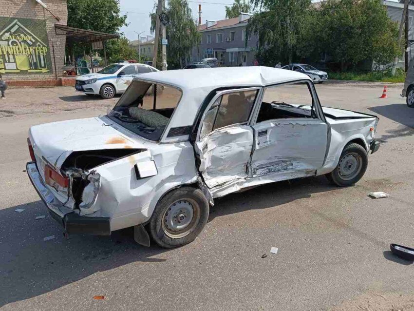 В Воронежской области в ДТП с тремя автомобилями пострадало 2 человека