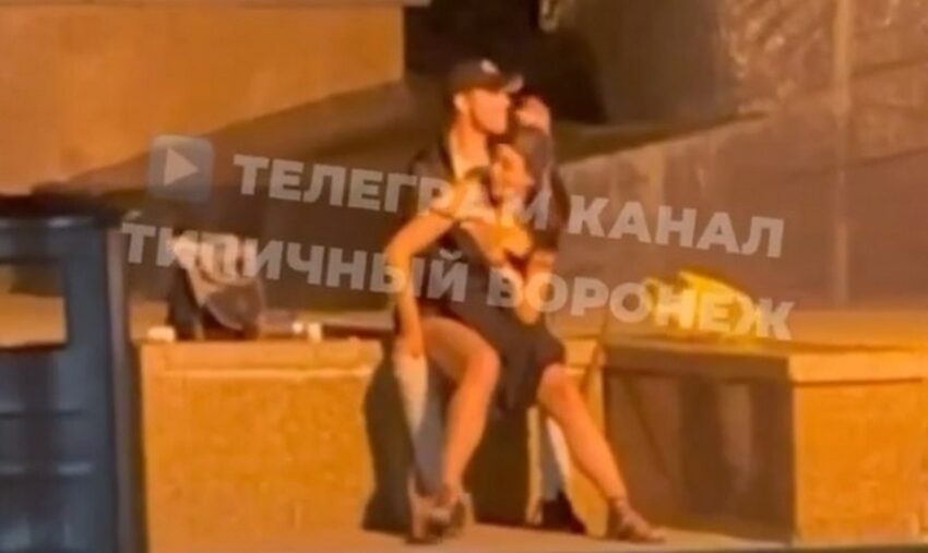 Следователи узнали, кто занимался сексом на памятнике Славы в Воронеже