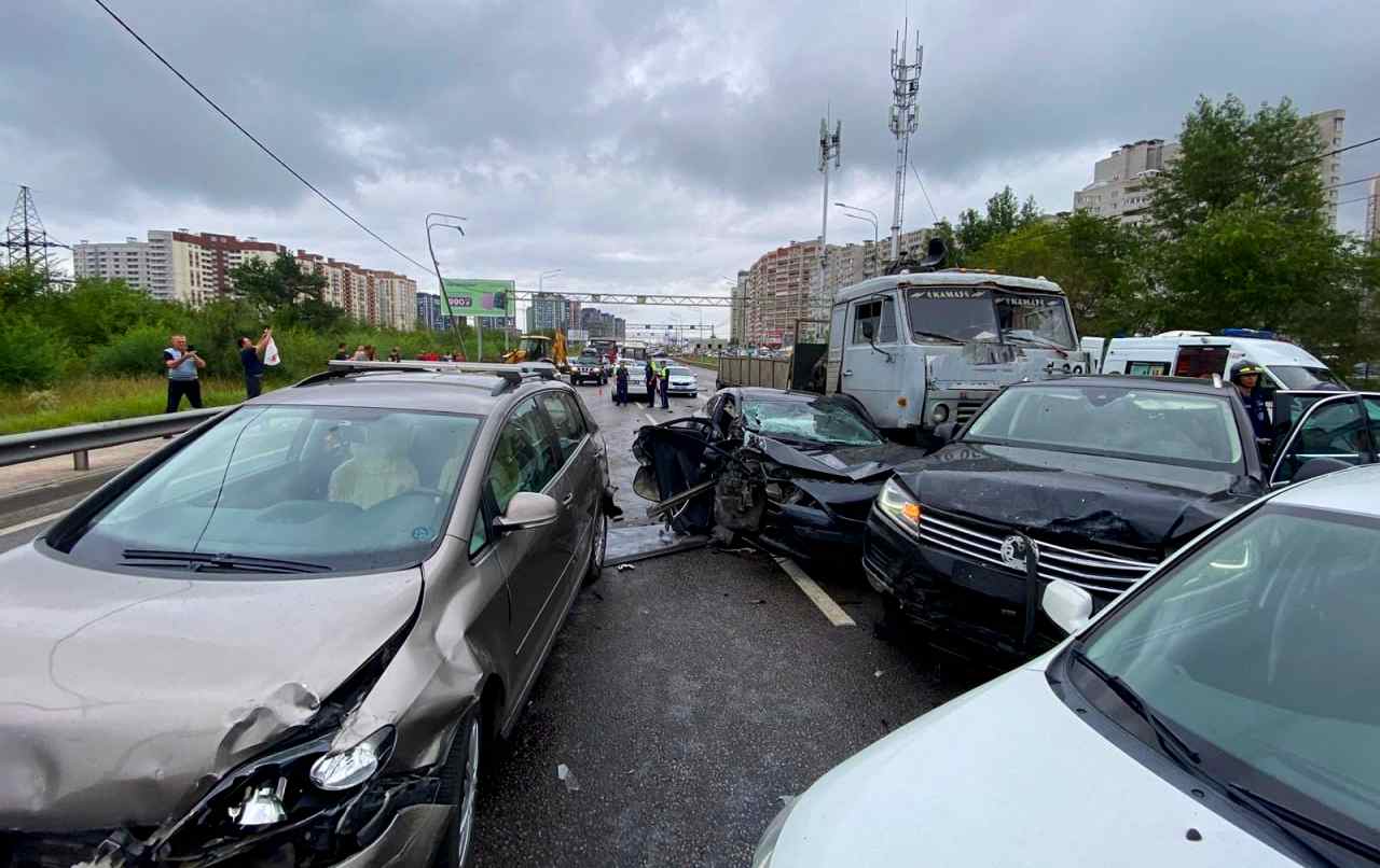 В массовом ДТП на Антонова-Овсеенко в Воронеже столкнулись 10 автомобилей -  ВестиПК в Воронеже