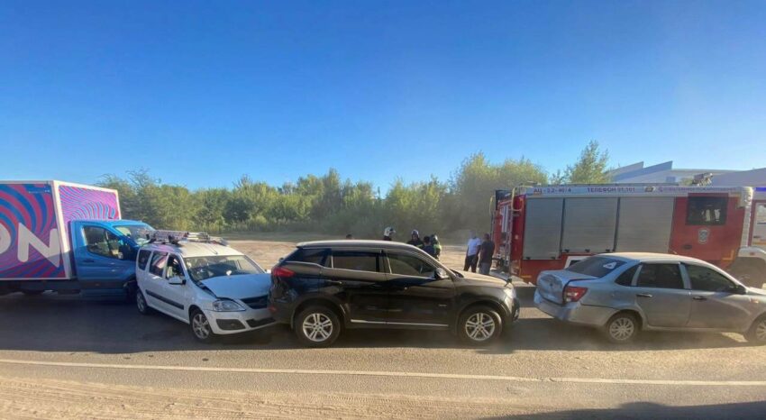 Пассажир легковушки пострадал в ДТП с четырьмя машинами в Воронеже