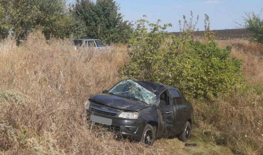 Водитель перевернувшейся «Лады гранты» скончался в Воронежской области