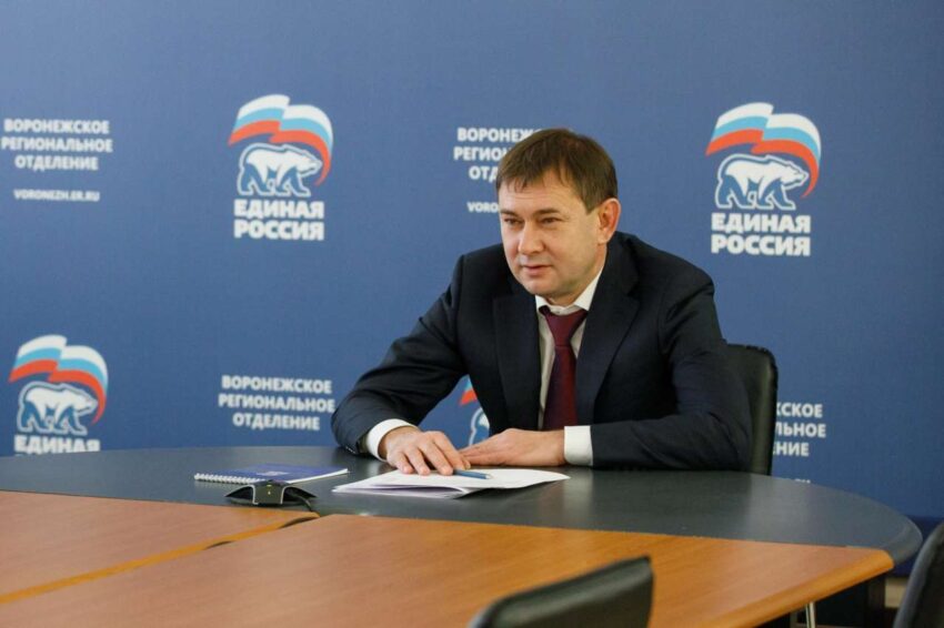 Владимир Нетёсов помог избирателям решить актуальные вопросы