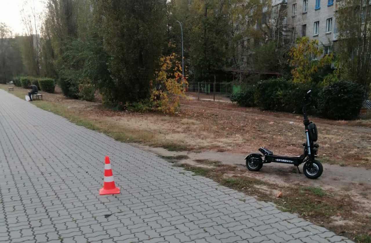 В ДТП в Воронеже электросамокатчик наехал на тротуаре пешехода - ВестиПК в  Воронеже