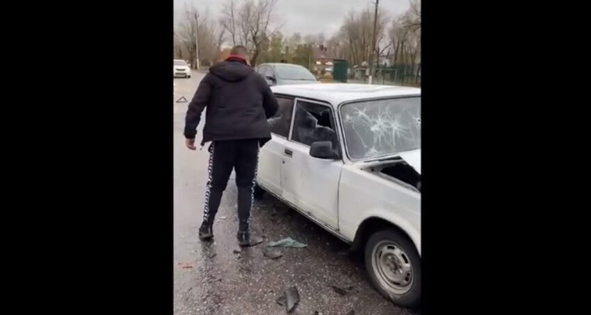 Стекло своей машины со злости разбил после ДТП парень под Воронежем