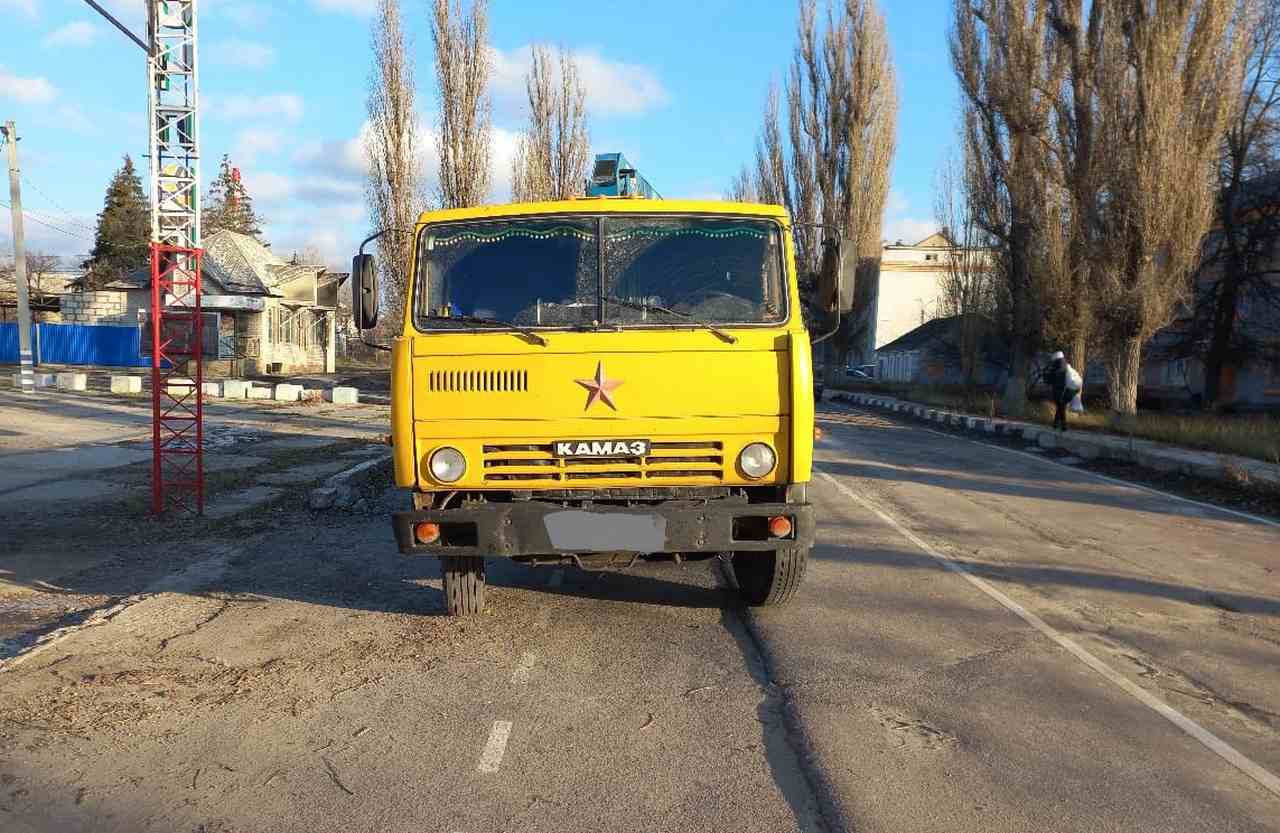 Пенсионерка получила травмы, после наезда КамАЗа в воронежском поселке -  ВестиПК в Воронеже