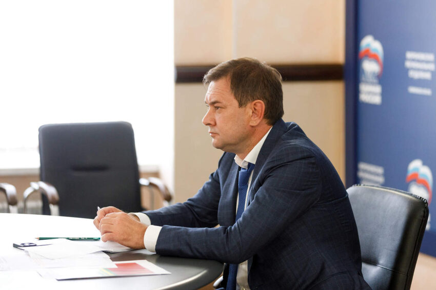 Владимир Нетёсов помог жителям Семилук и Воронежа решить вопросы коммунального обслуживания и благоустройства