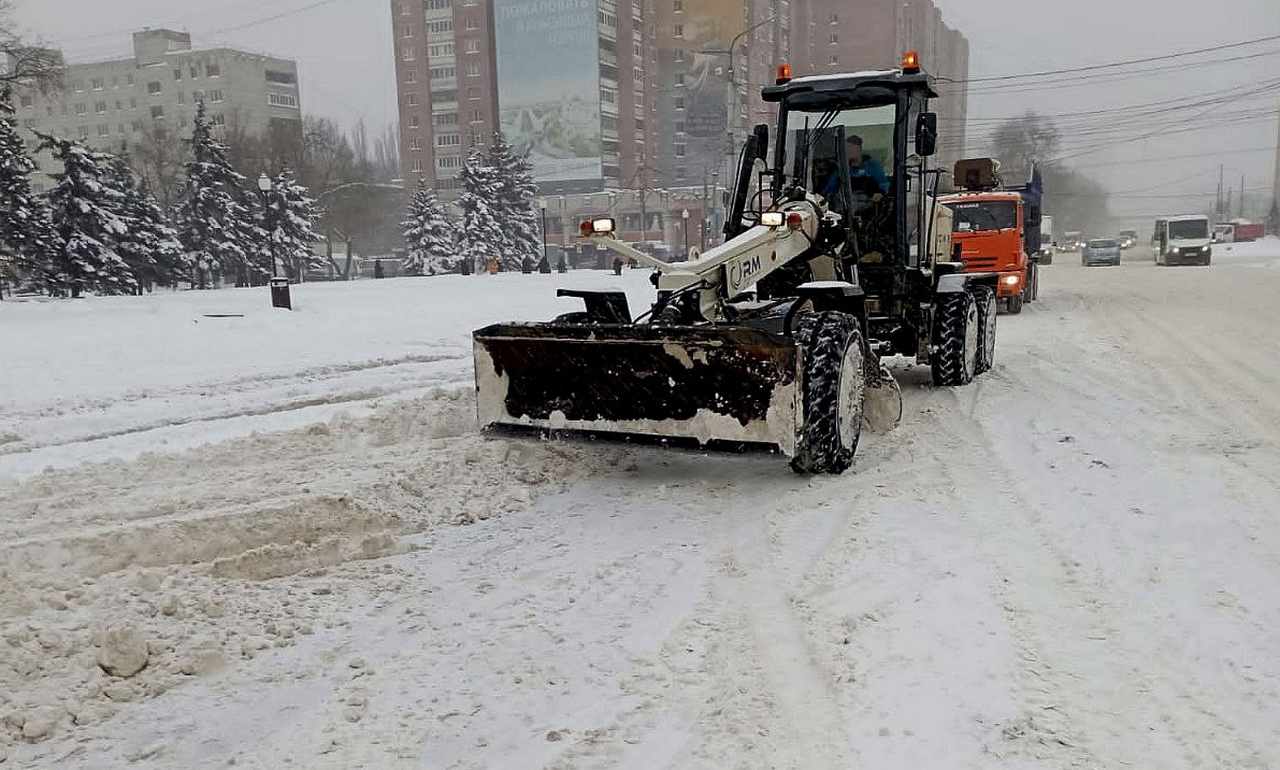 Мэр Воронежа попросил не парковать автомобили вторым рядом на проезжей части  и не оставлять на основных магистралях - ВестиПК в Воронеже