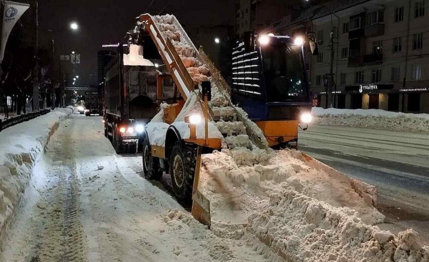 В Воронеже за ночь 16 декабря было вывезено 10,5 тысяч кубометров снега