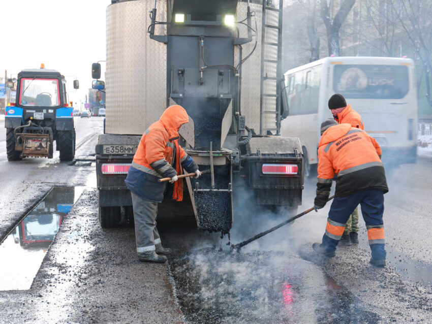 Работы по устранению дефектов на улично-дорожной сети продолжаются в Воронеже