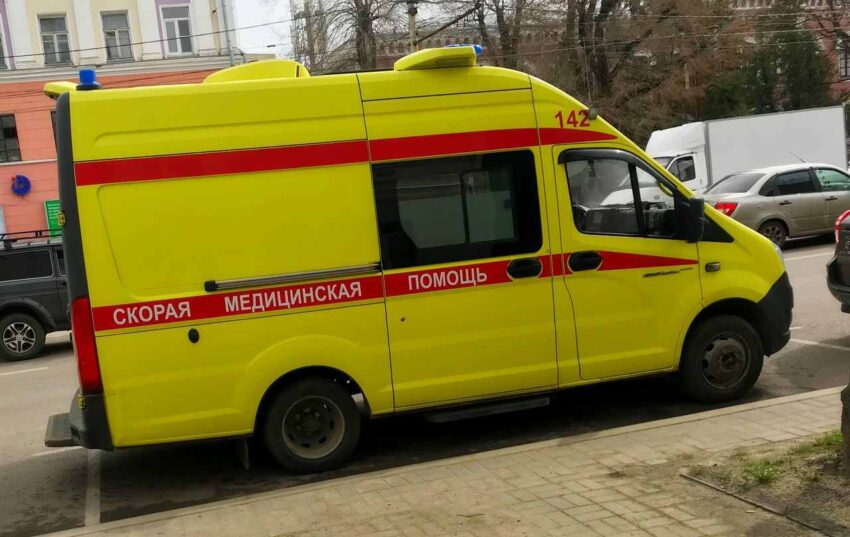 Об упавшем замертво парне на улице Шишкова сообщили воронежцы
