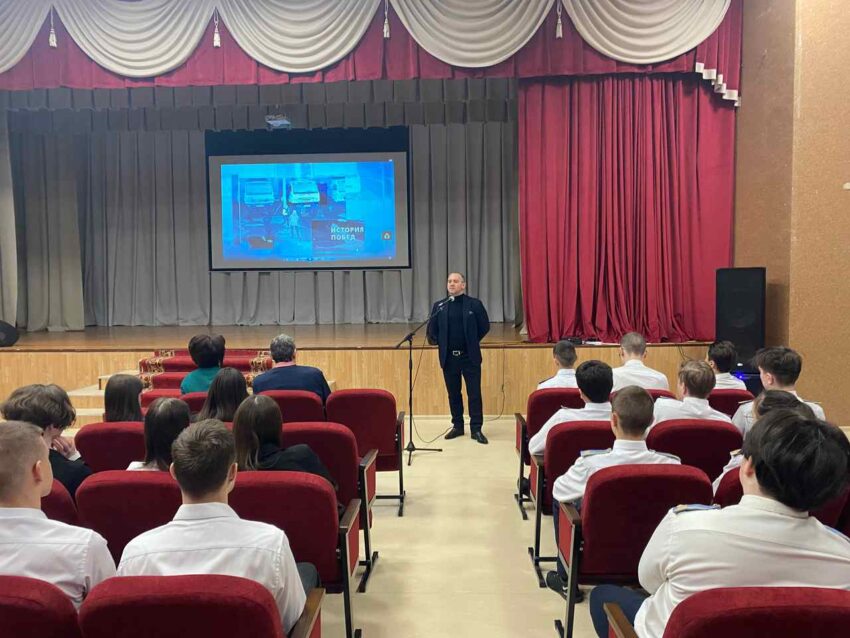 Единая Россия организовала патриотическую акцию для богучарских школьников