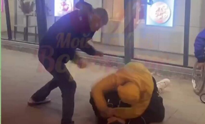 Массовая драка произошла в центре Воронежа из-за того, что четверо мужчин пытались ограбить магазин