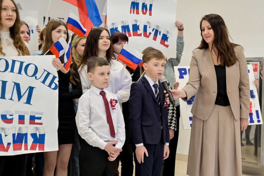 «Единая Россия» провела патриотическую акцию к 10-летию «Русской весны»