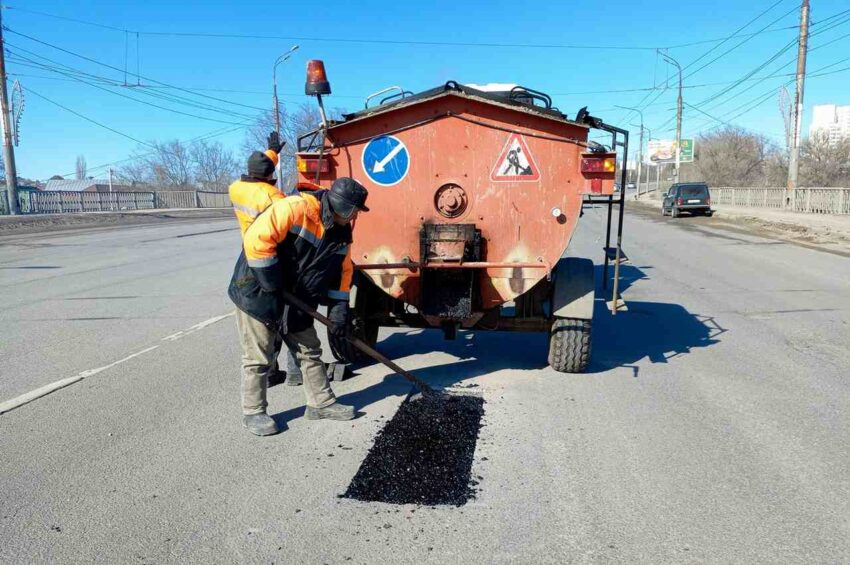 В Ленинском районе Воронежа продолжается ремонт дорог