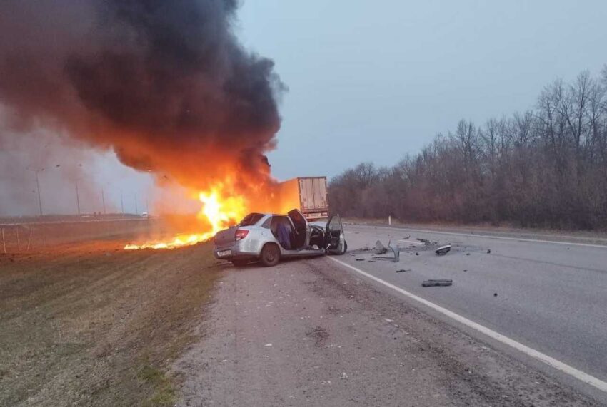 Три водителя погибли в ДТП с грузовиками на трассе М-4 «Дон» в Воронежской области