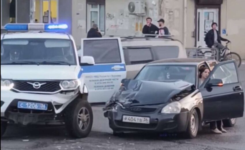 В Воронеже на видео попали последствия аварии с полицейской машиной