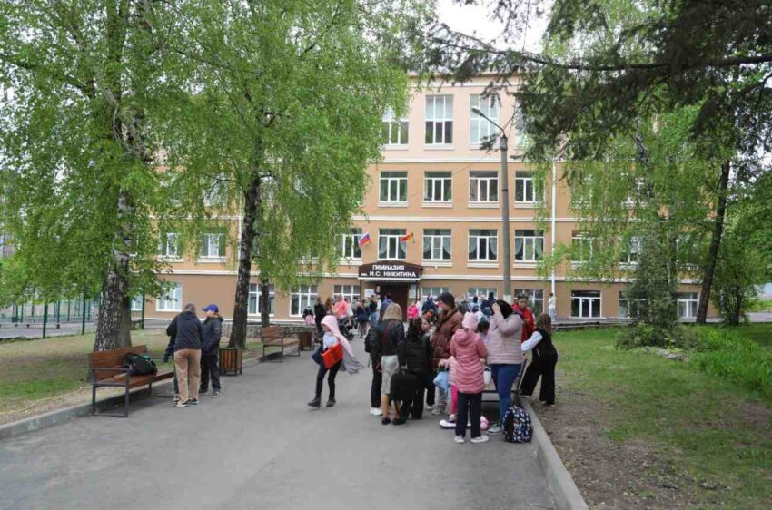 О благоустройстве территории возле школ рассказал мэр Воронежа